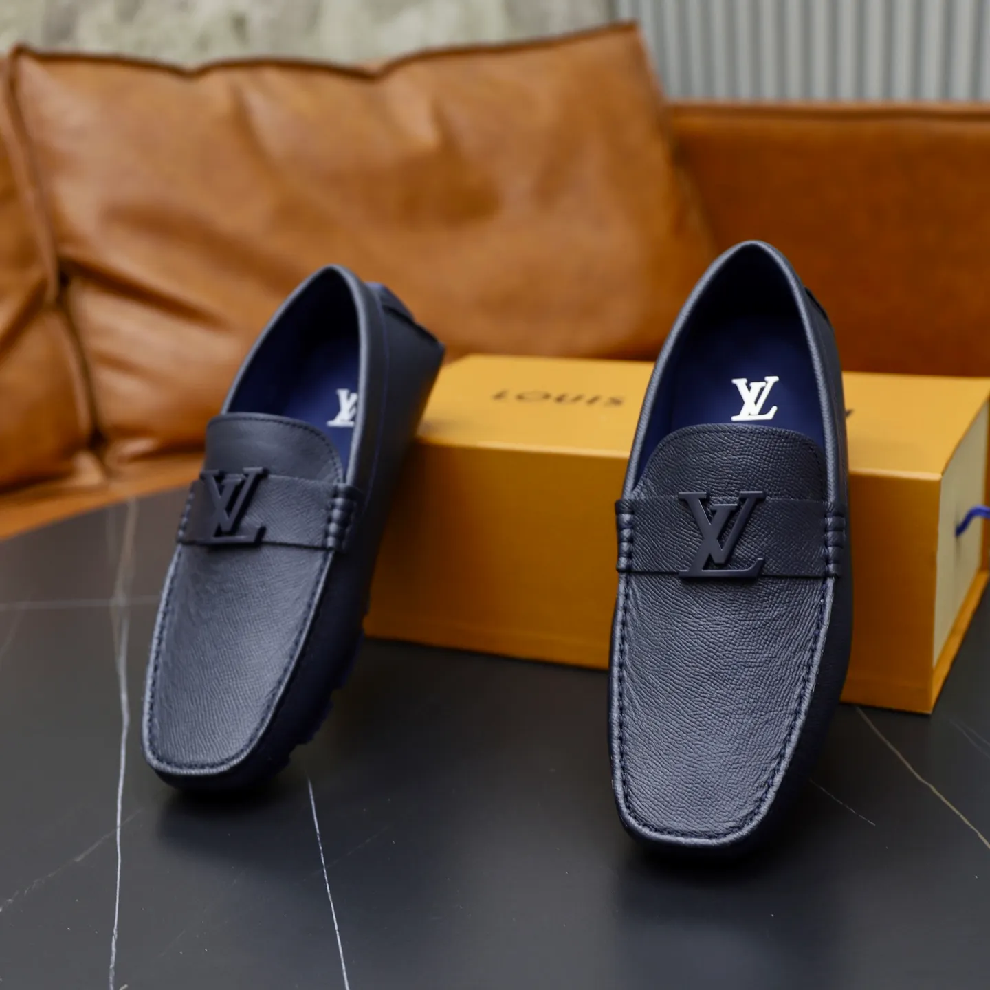 Ex-factory price: 480💰【LV】Louis Vuitton ⚠️High-end men’s driving and pedal series ⚠️38-44 (customized for 45) ⚠️All original cowhide leather! Thick and soft! Made entirely of calfskin lining! Rubber sheet anti-slip beanie sole! Three-dimensional package technology! Fashionable and classic! Handicrafts! Original high quality! Feel free to compare!
